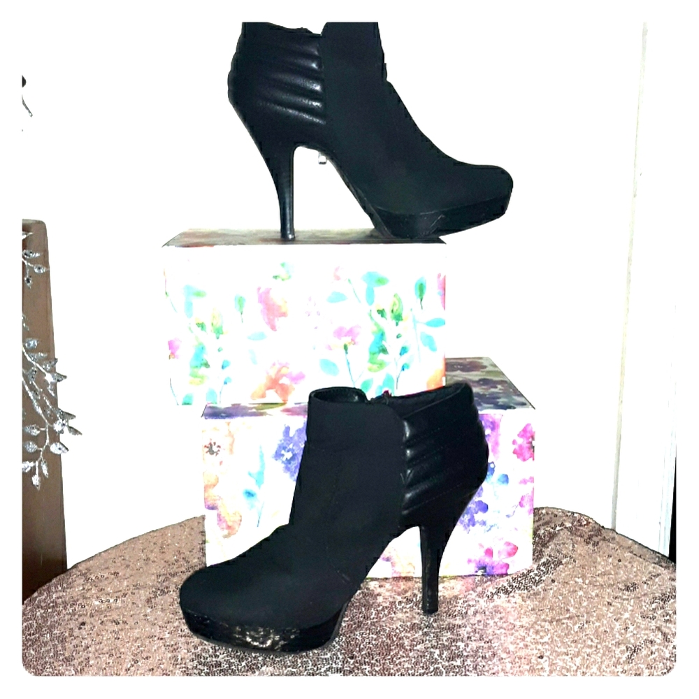 Kenneth Cole Unlisted  ankle boots